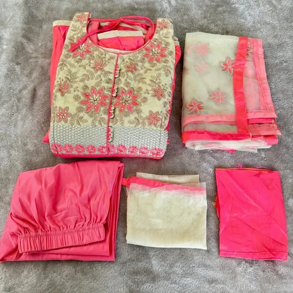 Womens Anarkali dress with salwar and dupatta. - Picture 11 of 11